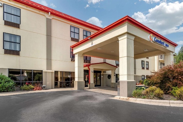 Comfort Inn Biltmore West image 1