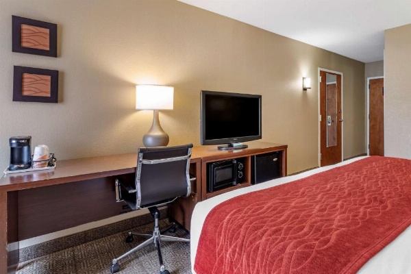 Comfort Inn Biltmore West image 16