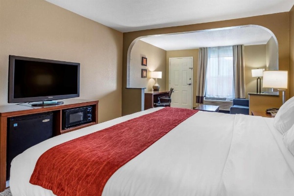 Comfort Inn Biltmore West image 19