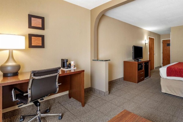 Comfort Inn Biltmore West image 24