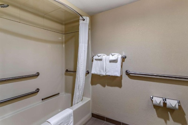 Comfort Inn Biltmore West image 8